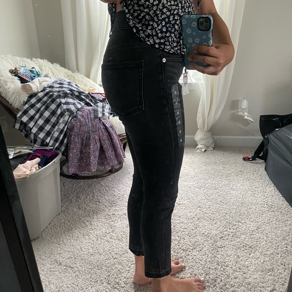 Express Cropped Black Jeans. BRAND NEW With Tags - Picture 6 of 6